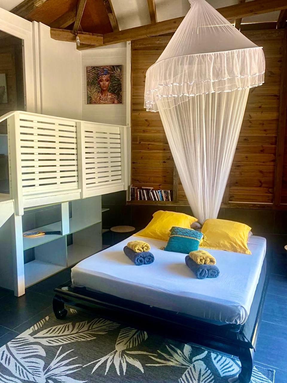 Charmant Bungalow Tout Confort Climatise - Terrasse Et Acces Plage ! Deshaies Εξωτερικό φωτογραφία